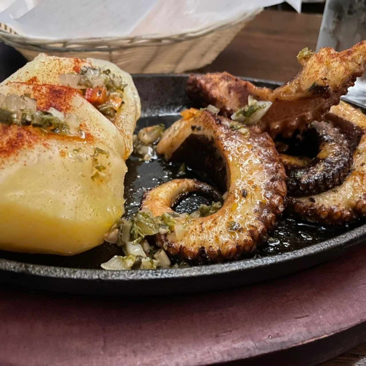 Entrantes calientes - Pulpo al carbón