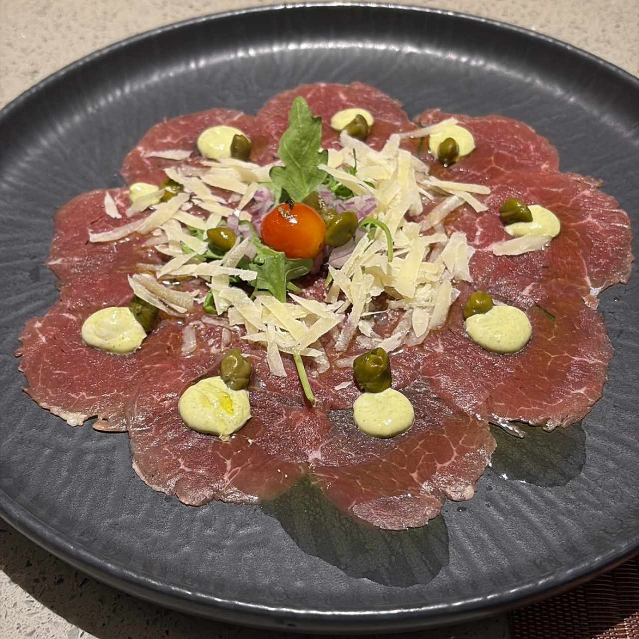 Entrantes fríos - Carpaccio de res