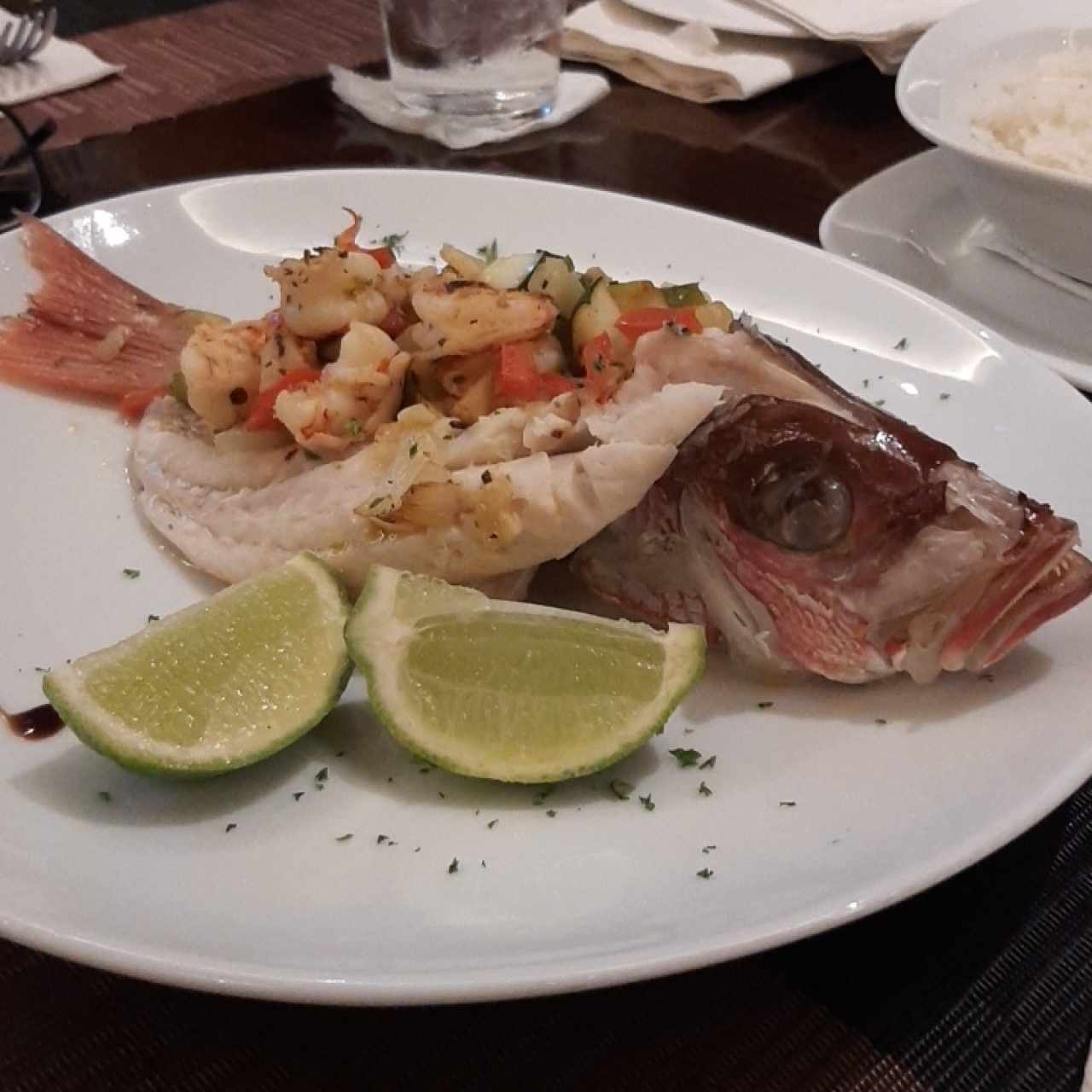 Pargo relleno de camarones al horno