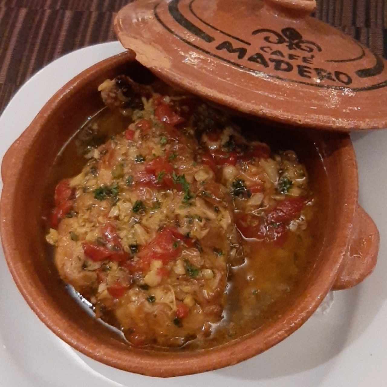 Pollo al ajillo