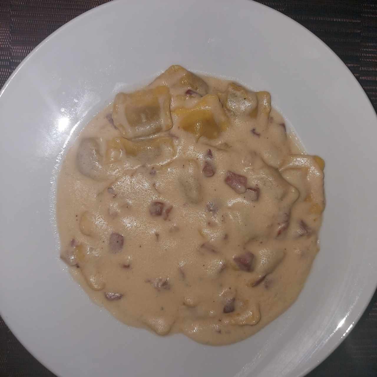 Ravioli de queso y jamón serrano