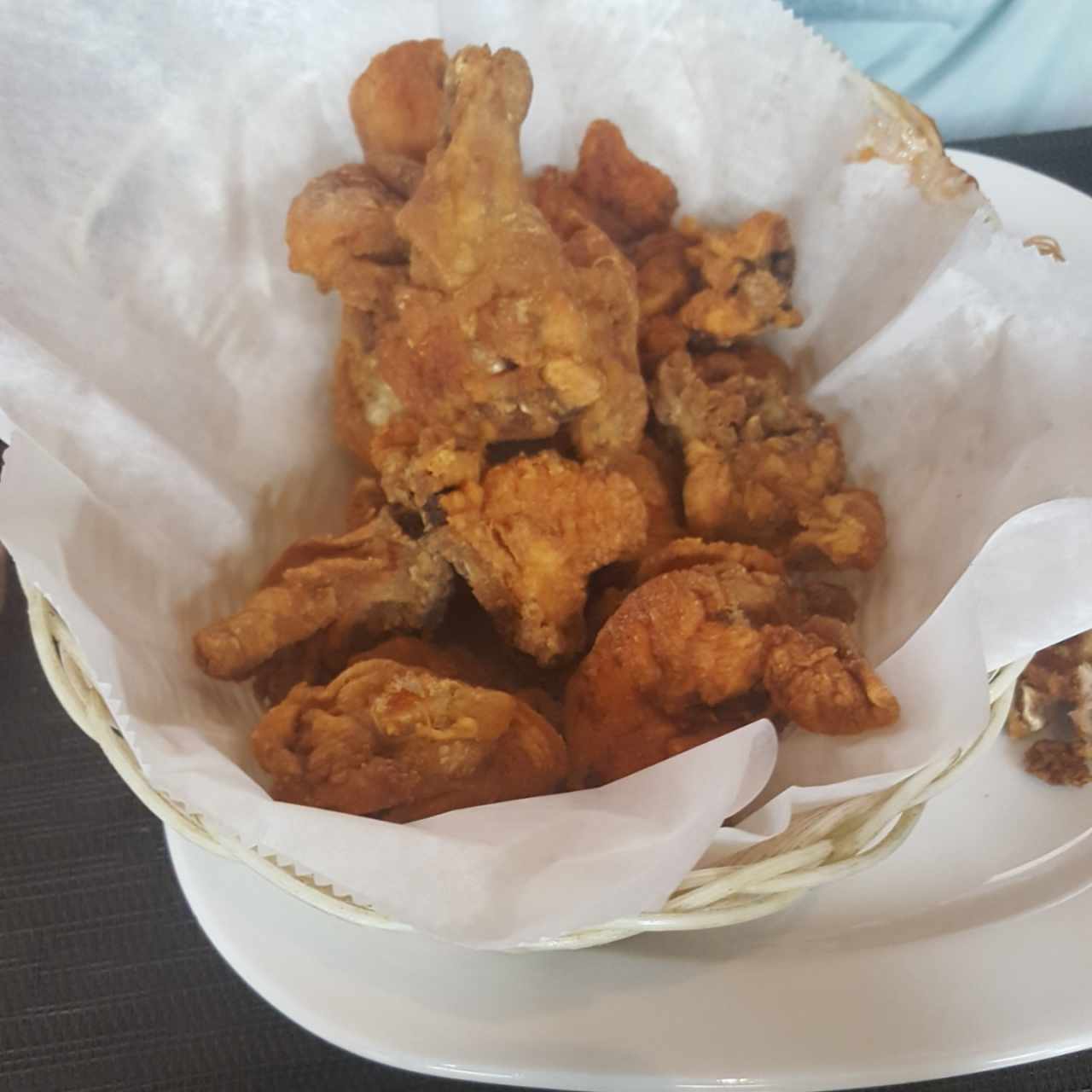 1/2 pollo frito en canasta