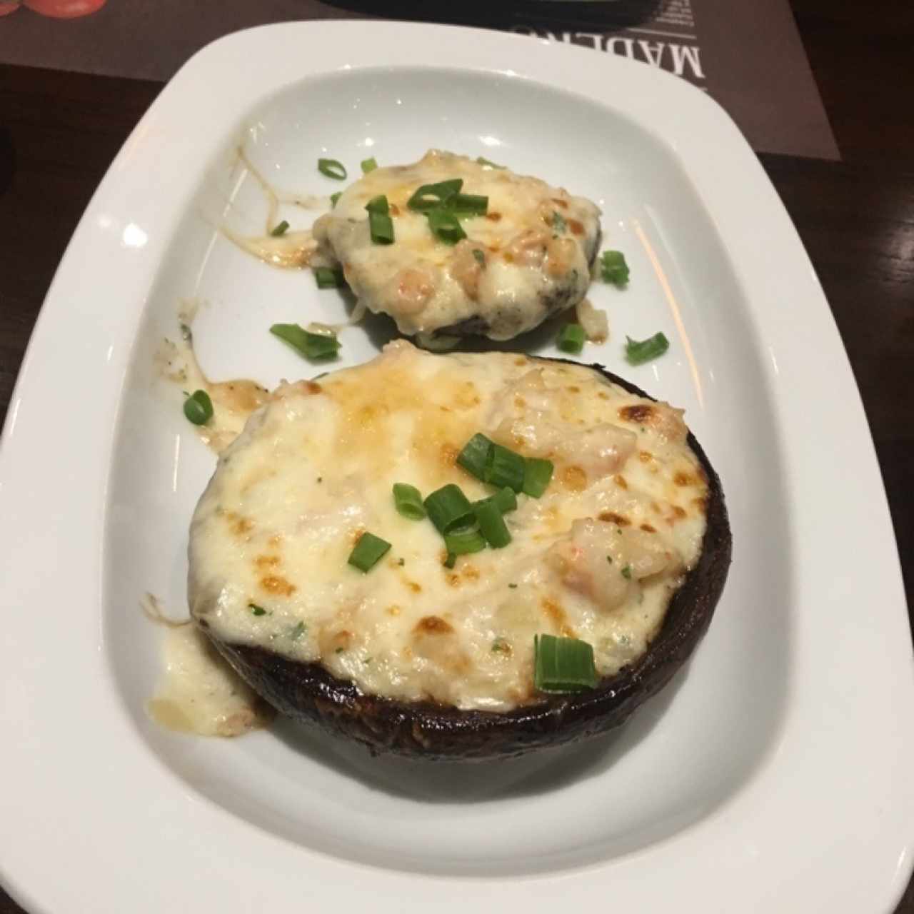 Portobellos grill con camarones al gratín