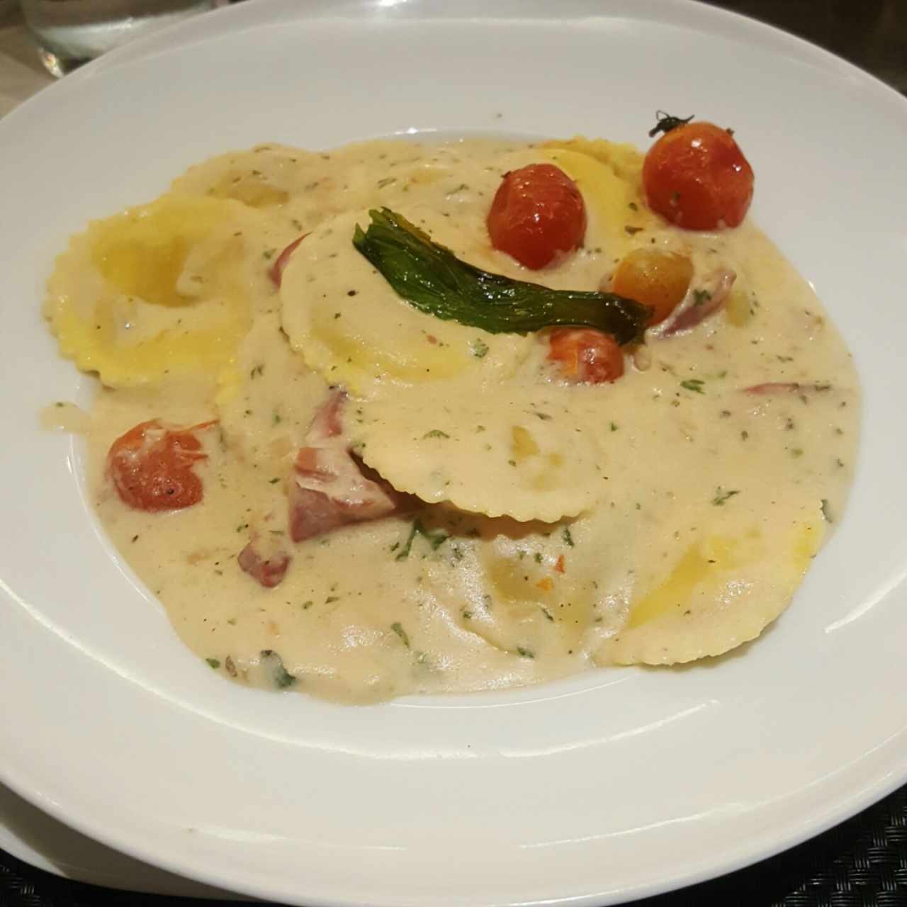 Ravioli de jamón serrano y queso manchego