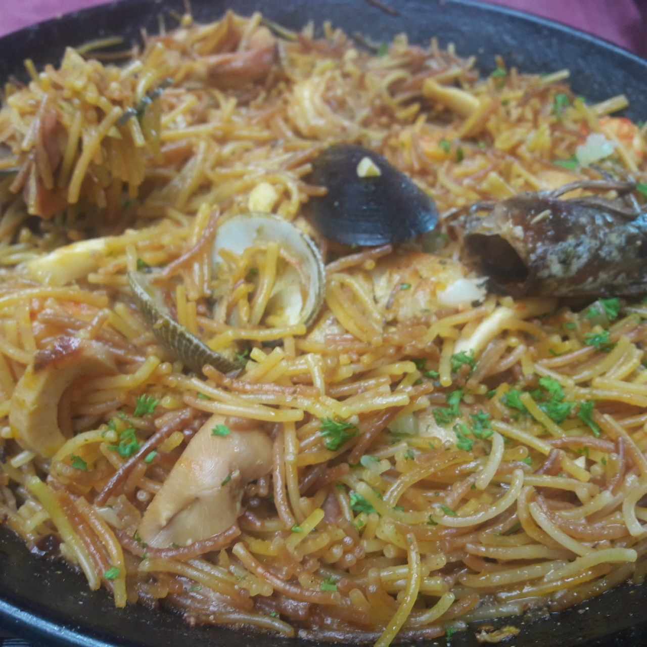 Fideua con camarones