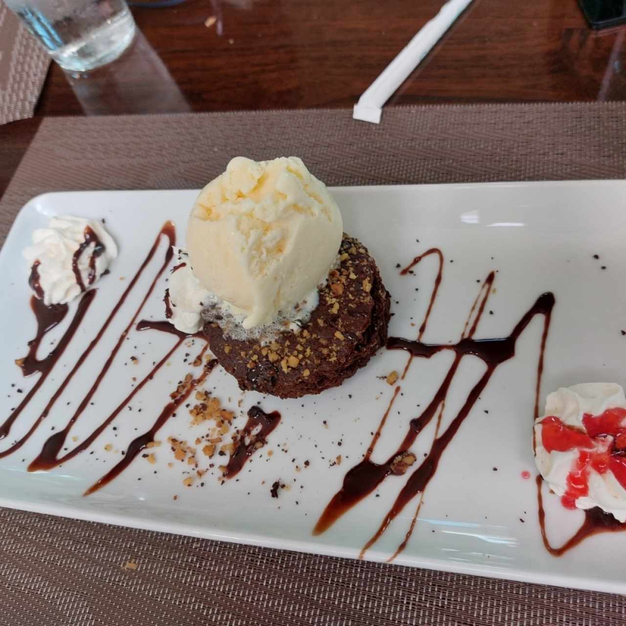 Copa de Helado con Crocantes de Brownie