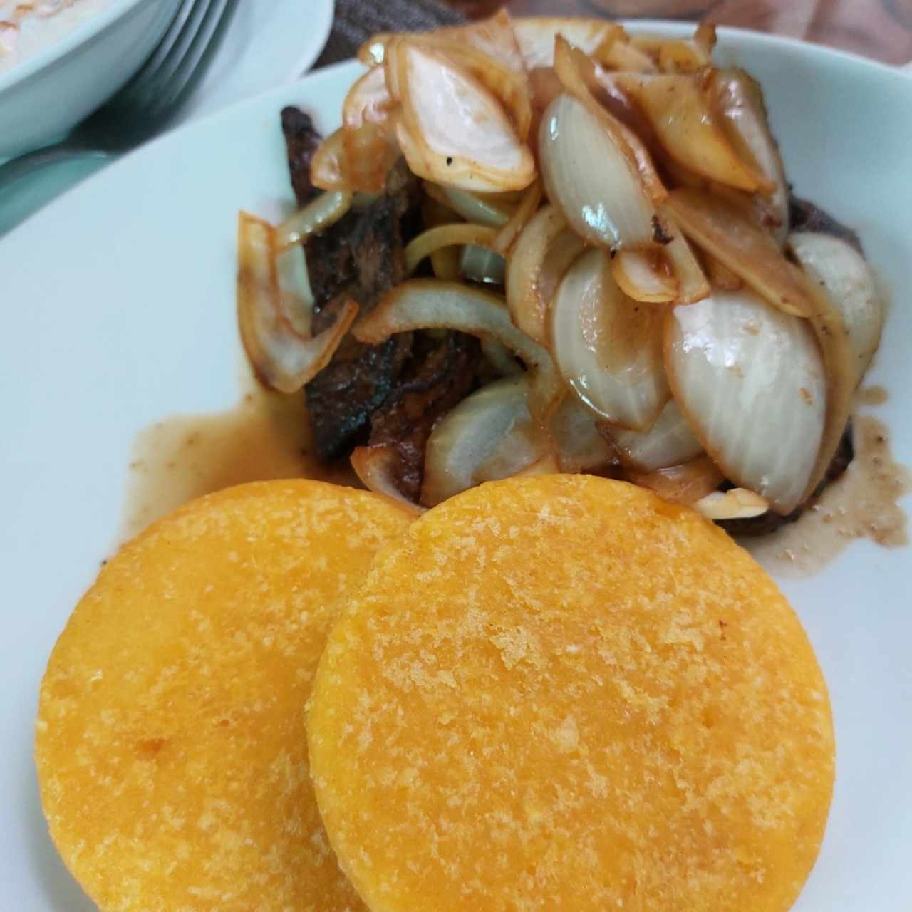 Higado de Res Encebollado