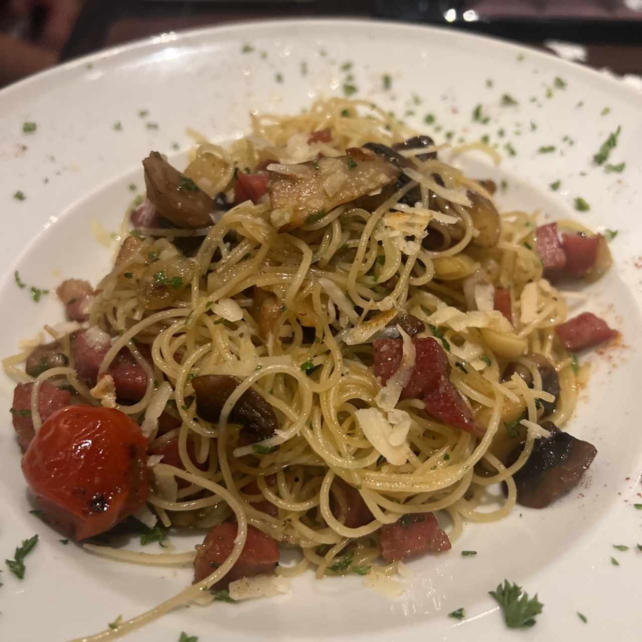 Cabello de ángel con champiñones y jamón serrano