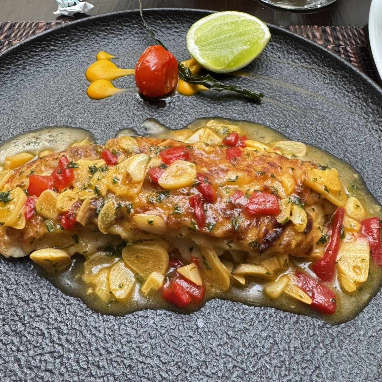 Mar - Corvina al ajillo