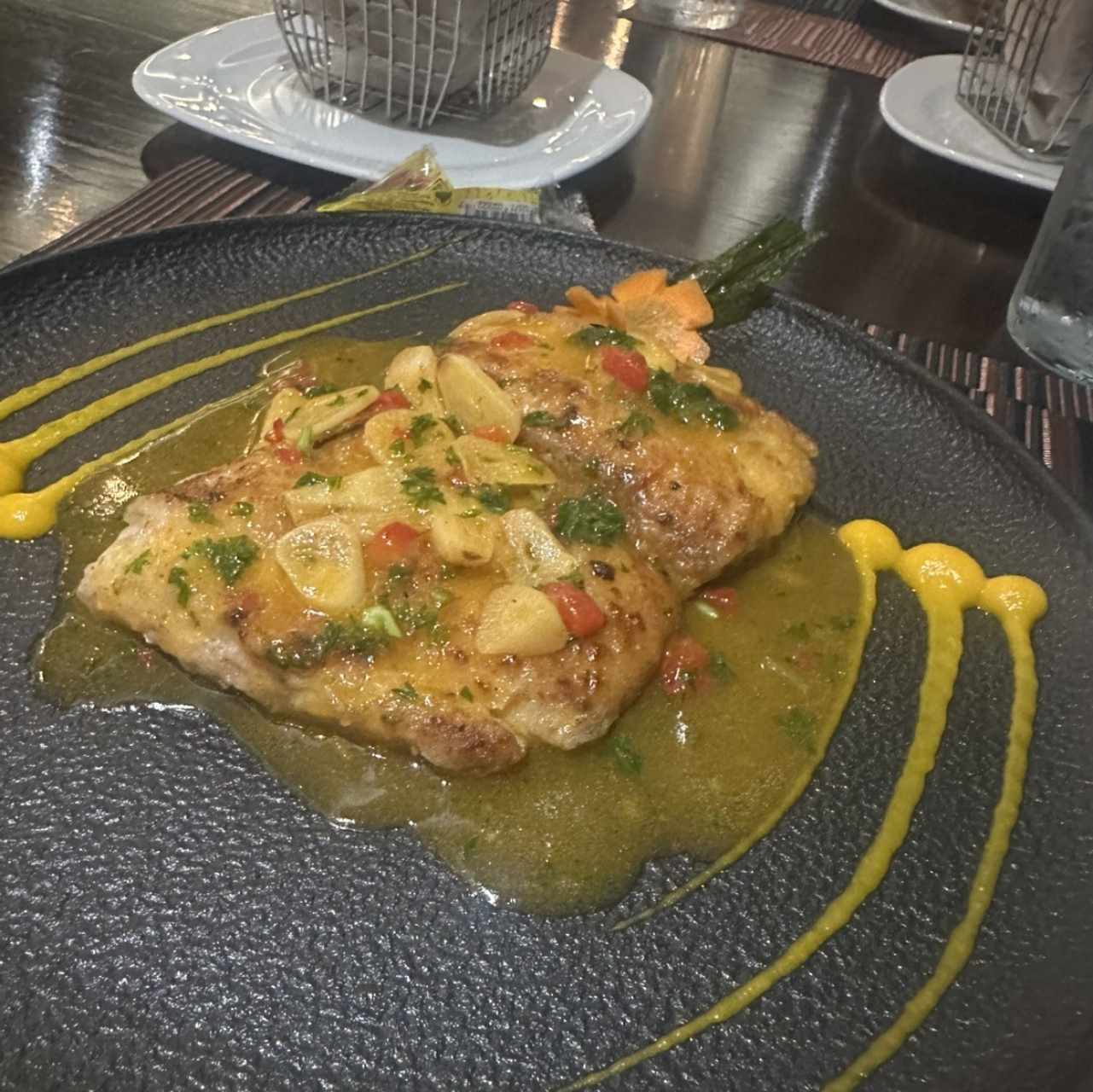 Mar - Corvina al ajillo