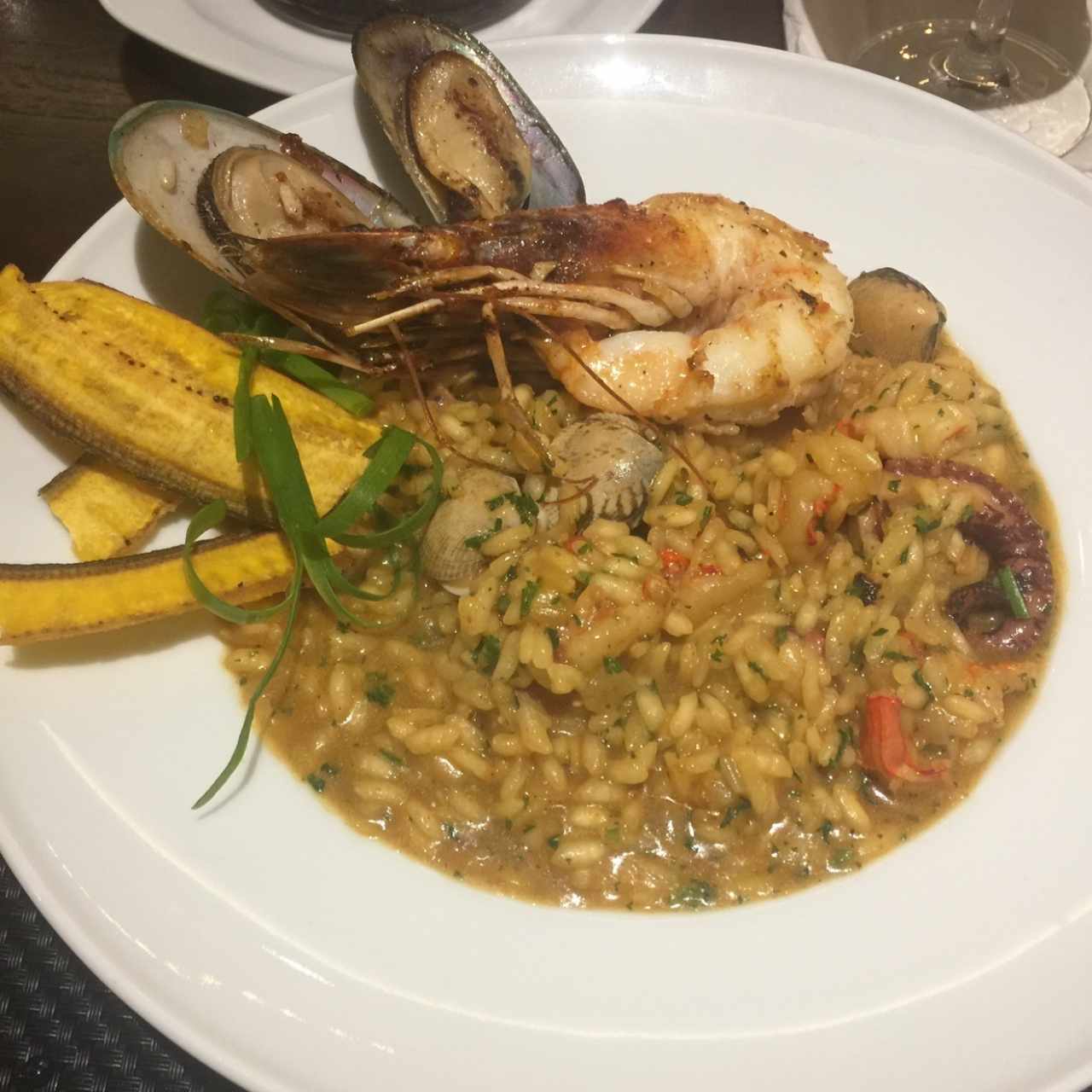 Risotto frutti di mare en salsa verde