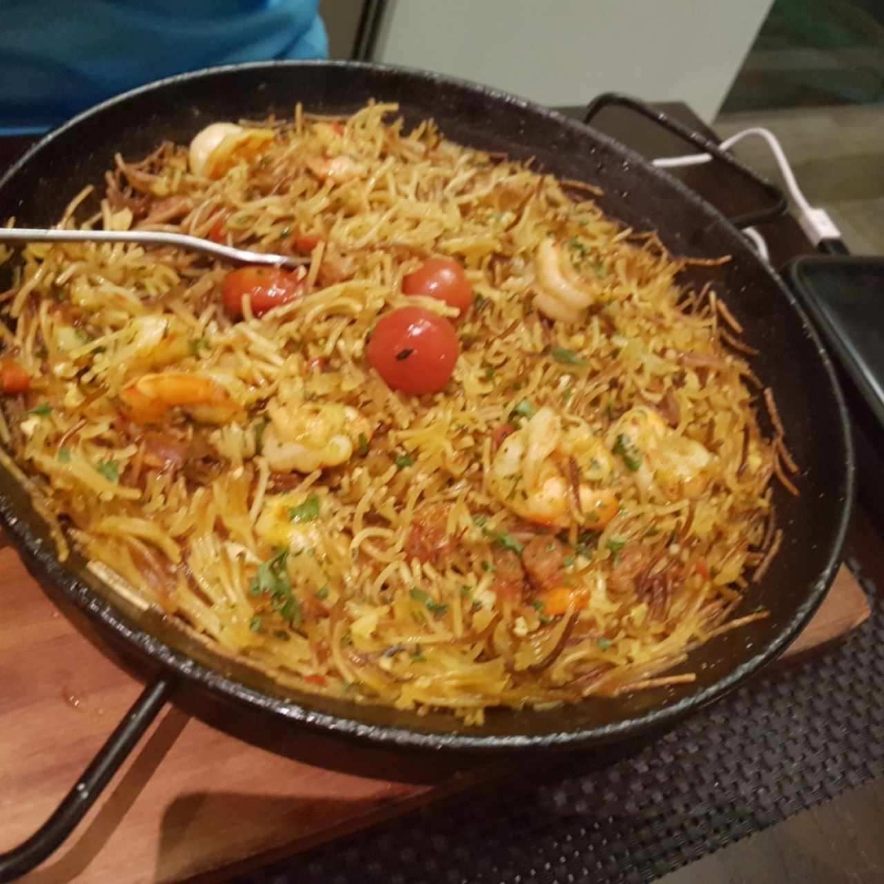 Fideua con camarones