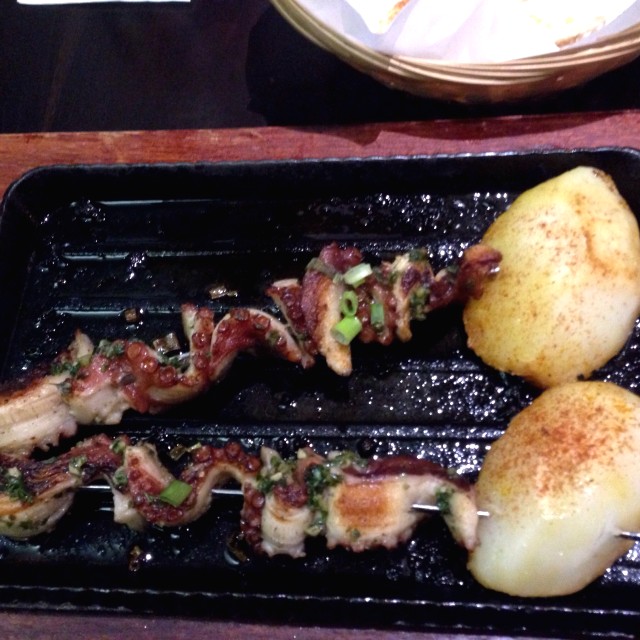 Entrantes Calientes - Pulpo Al Carbón