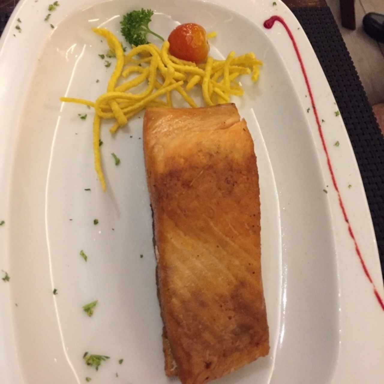 Salmón en mantequilla y perejil