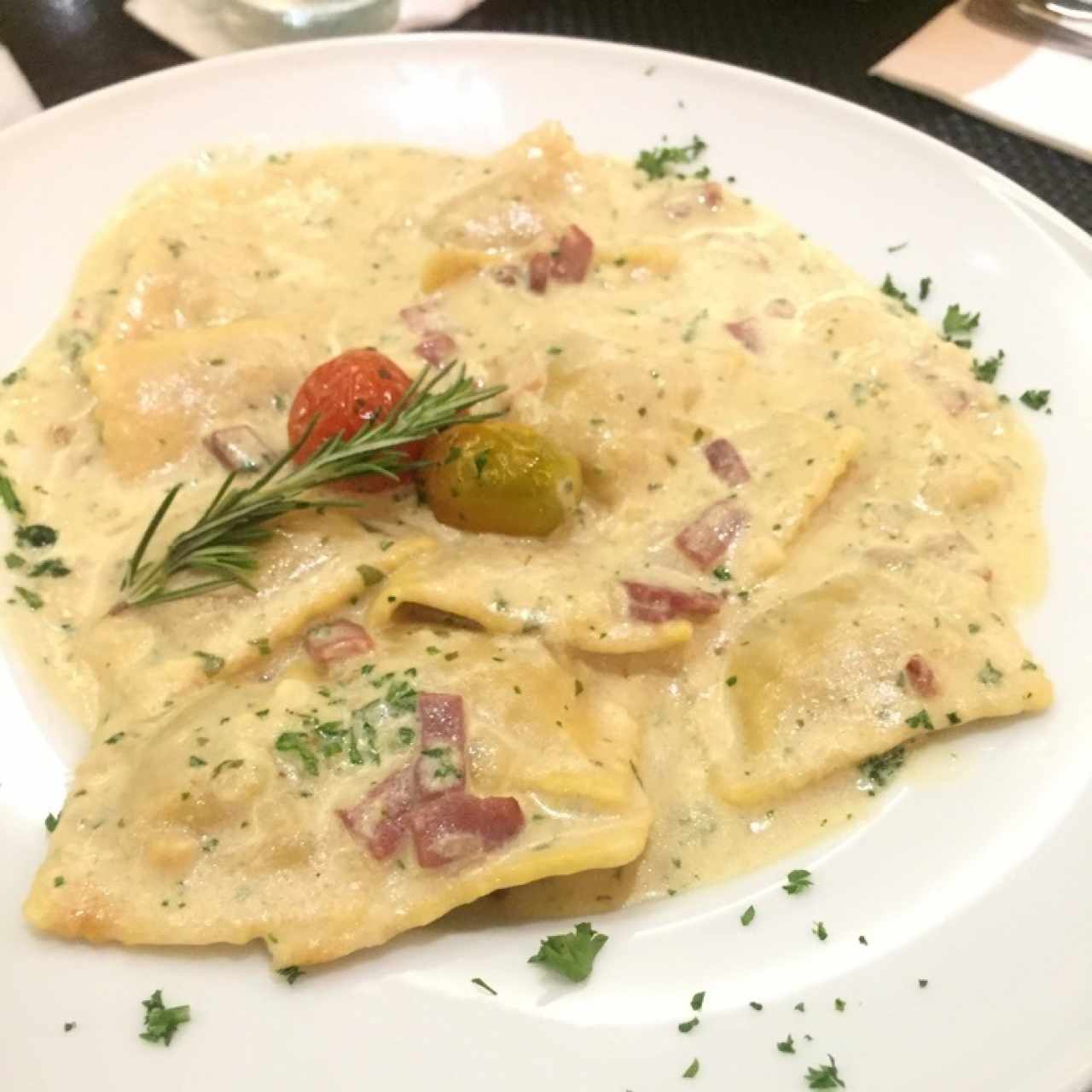 Ravioli de jamón serrano y queso manchego