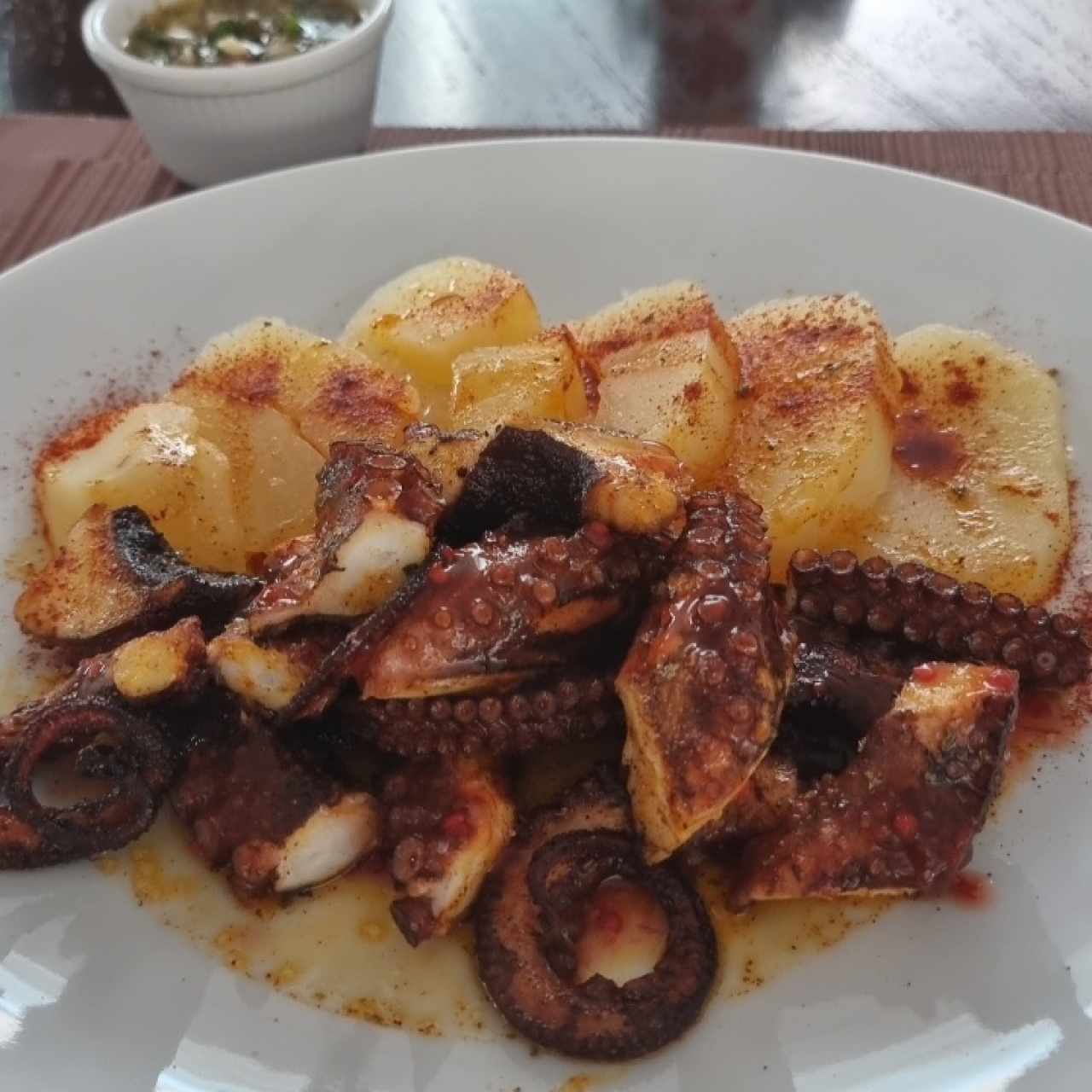 Entrantes calientes - Pulpo al carbón