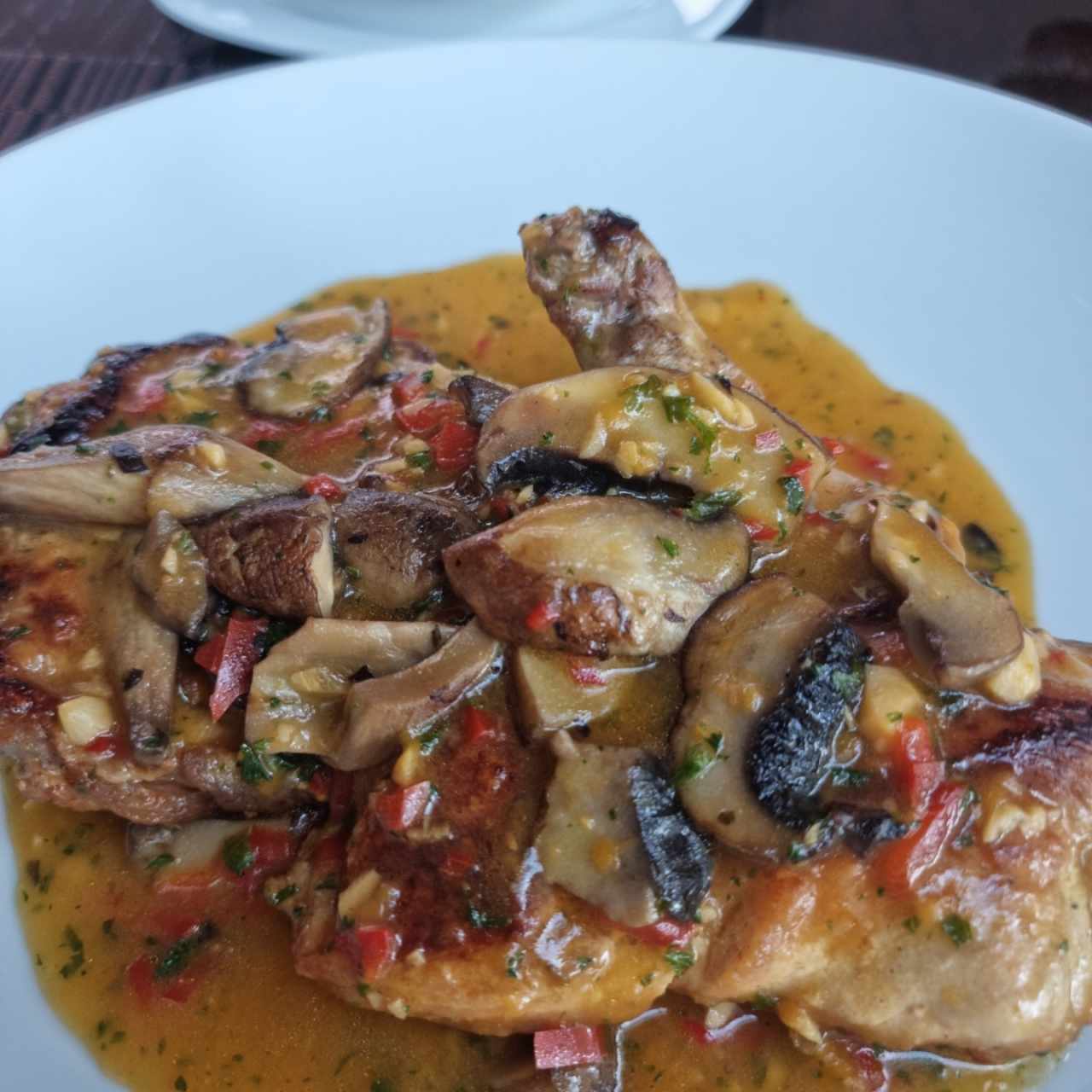 Pollo al ajillo