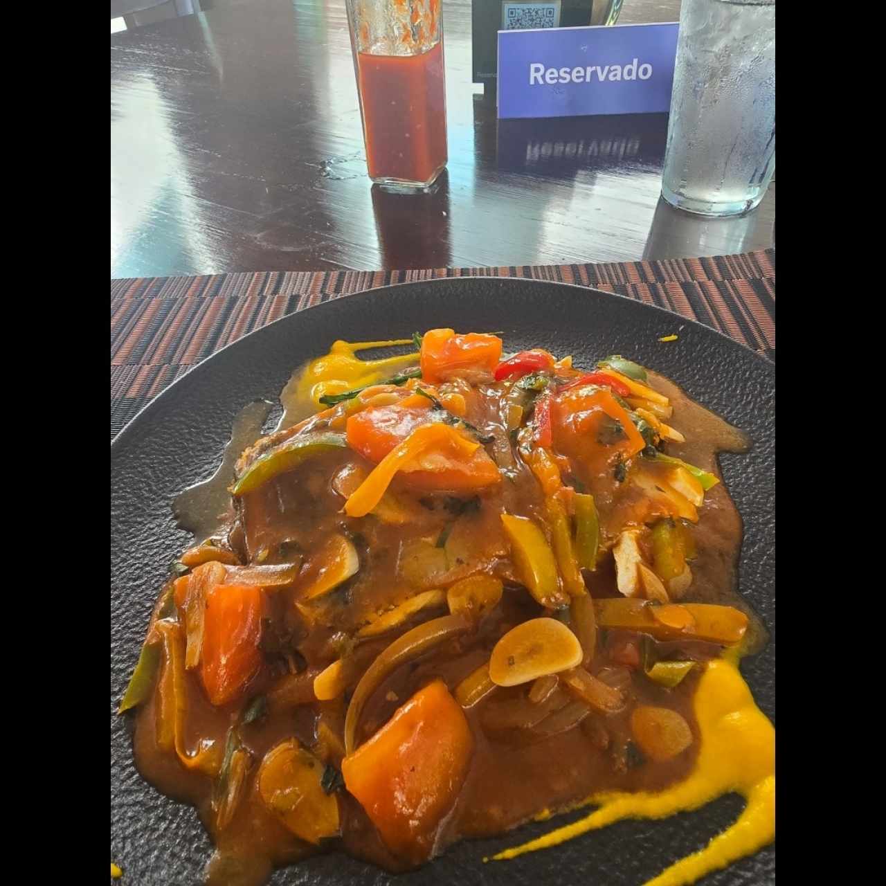 Bacalao con salsa criolla