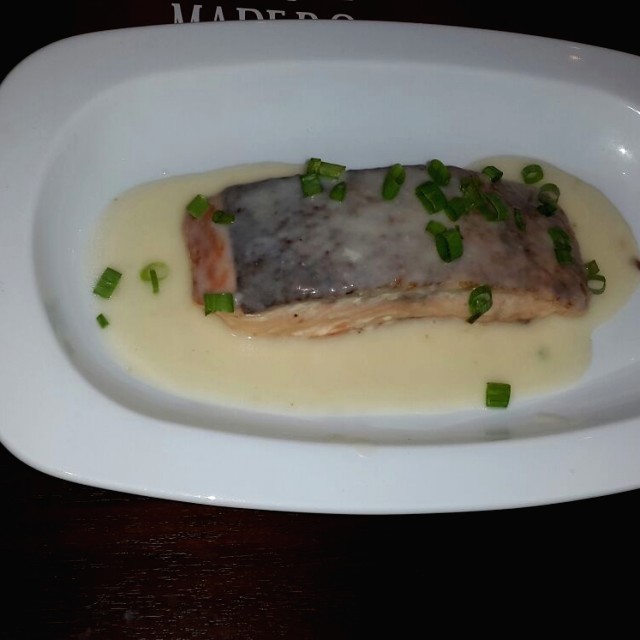 Salmón en veloutte