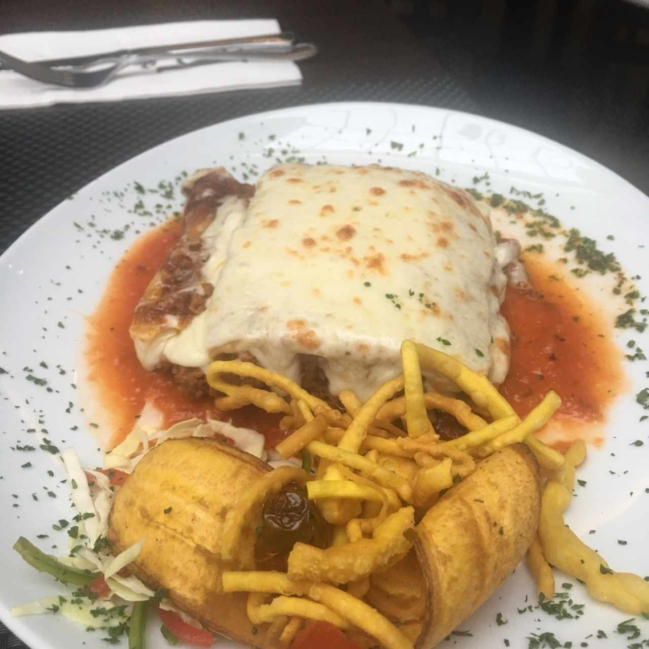 Lasagna de carne gratinada