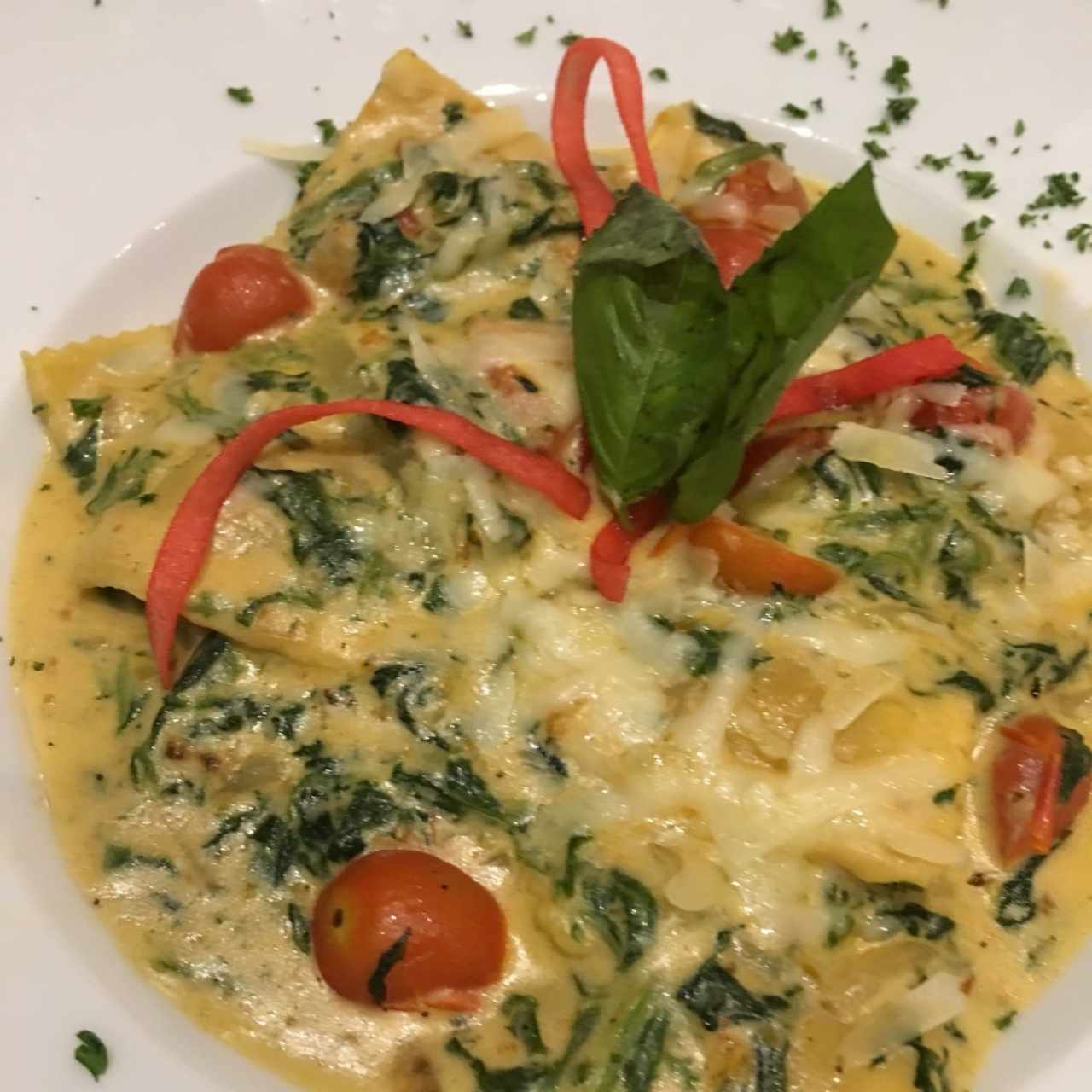 Ravioli de queso y jamón serrano