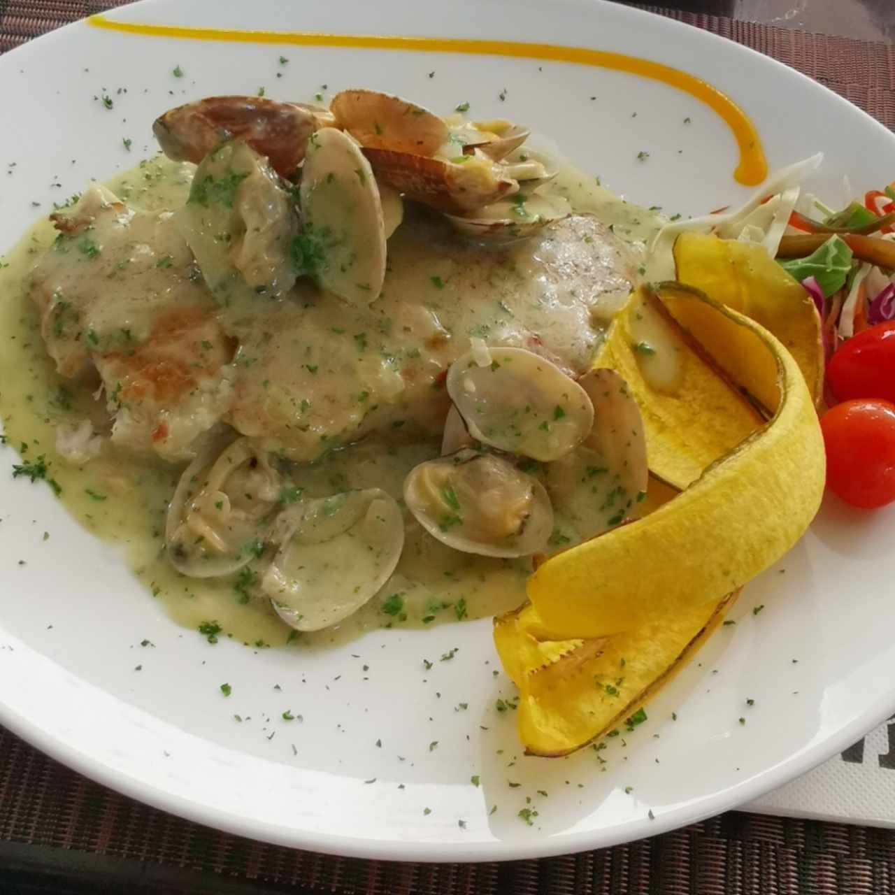 Corvina con almejas tío Pepe