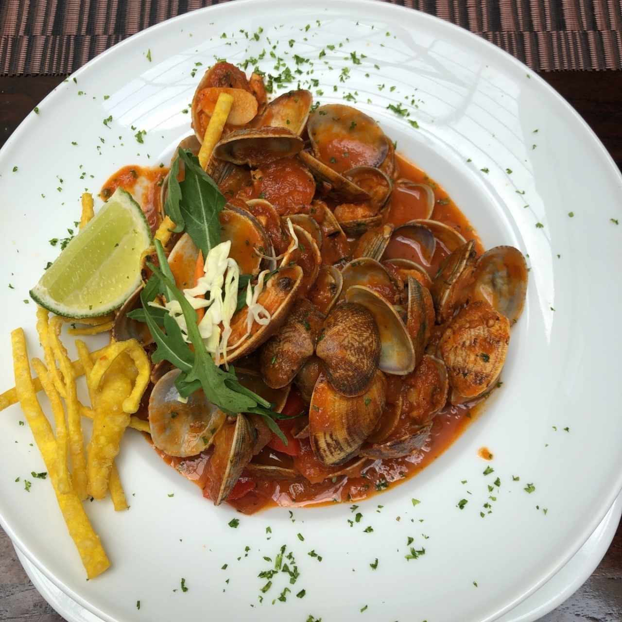 Almejas en salsa roja