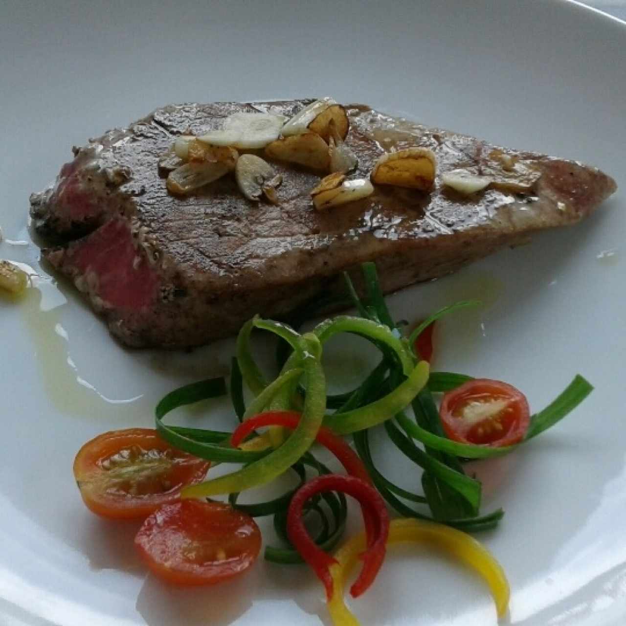 Atun sellado con sal y ajo