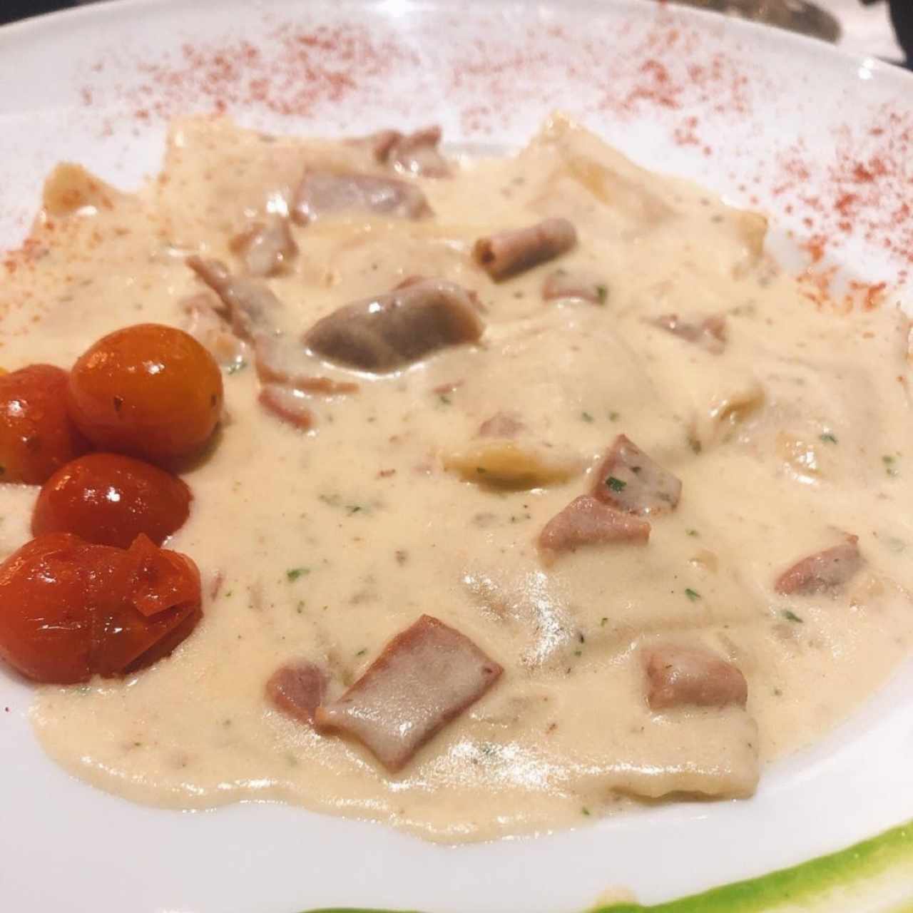 Ravioli de queso y jamón serrano