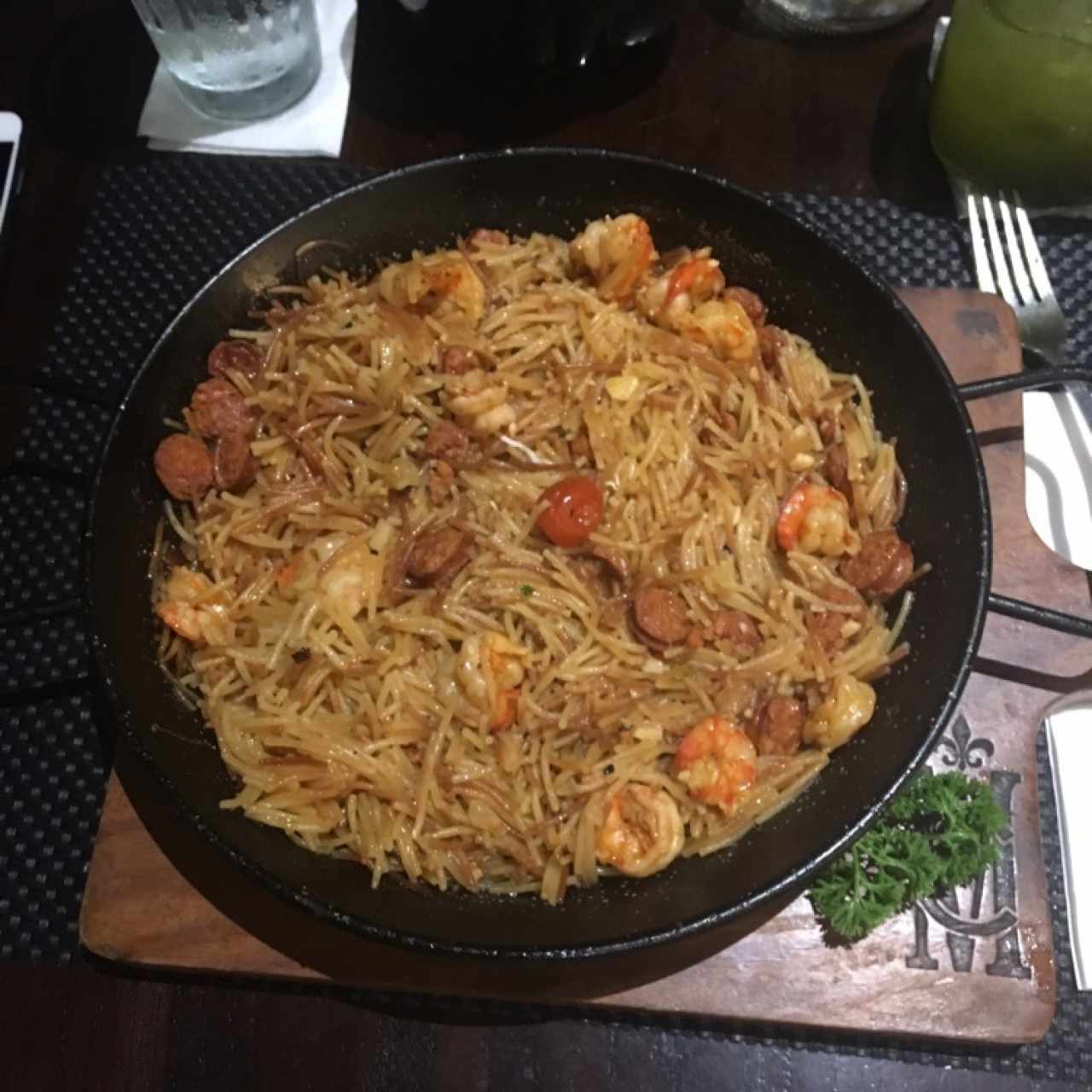 Fideua con camarones