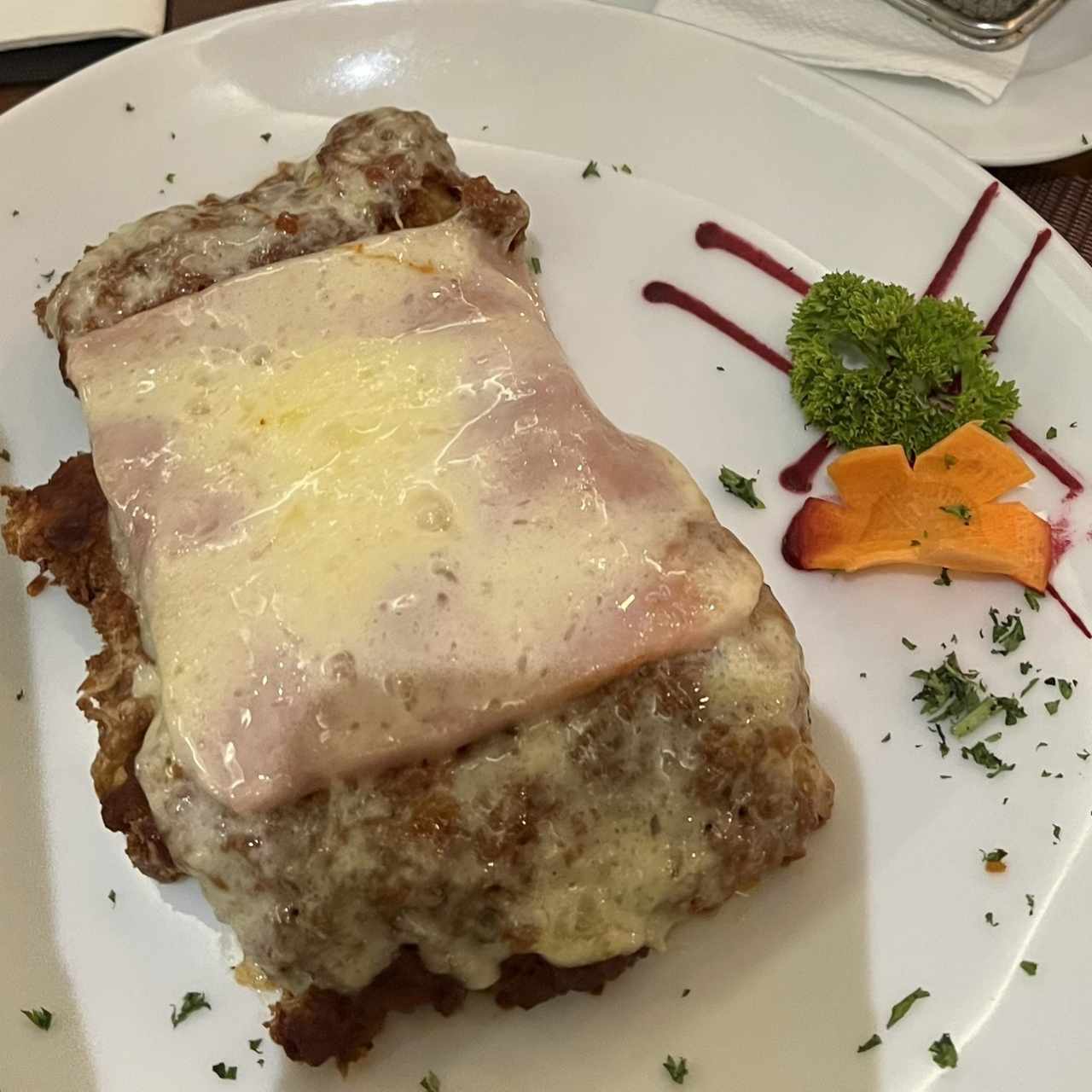 Milanesa de filete de res a la napolitana