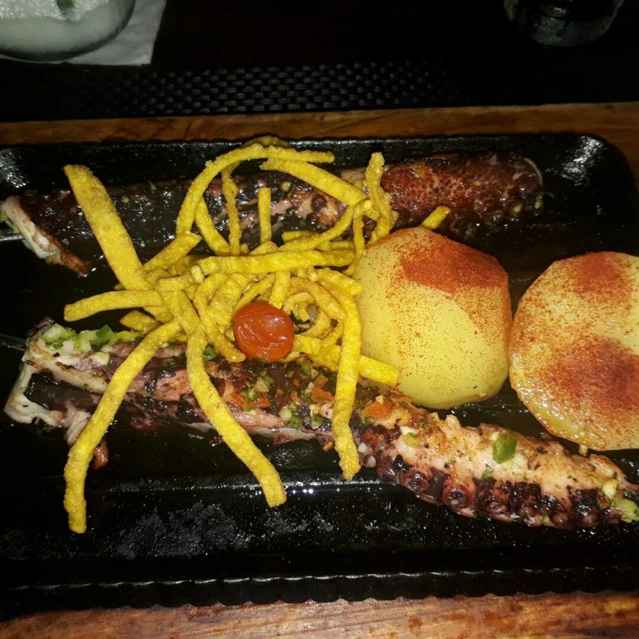 Entrantes calientes - Pulpo al carbón