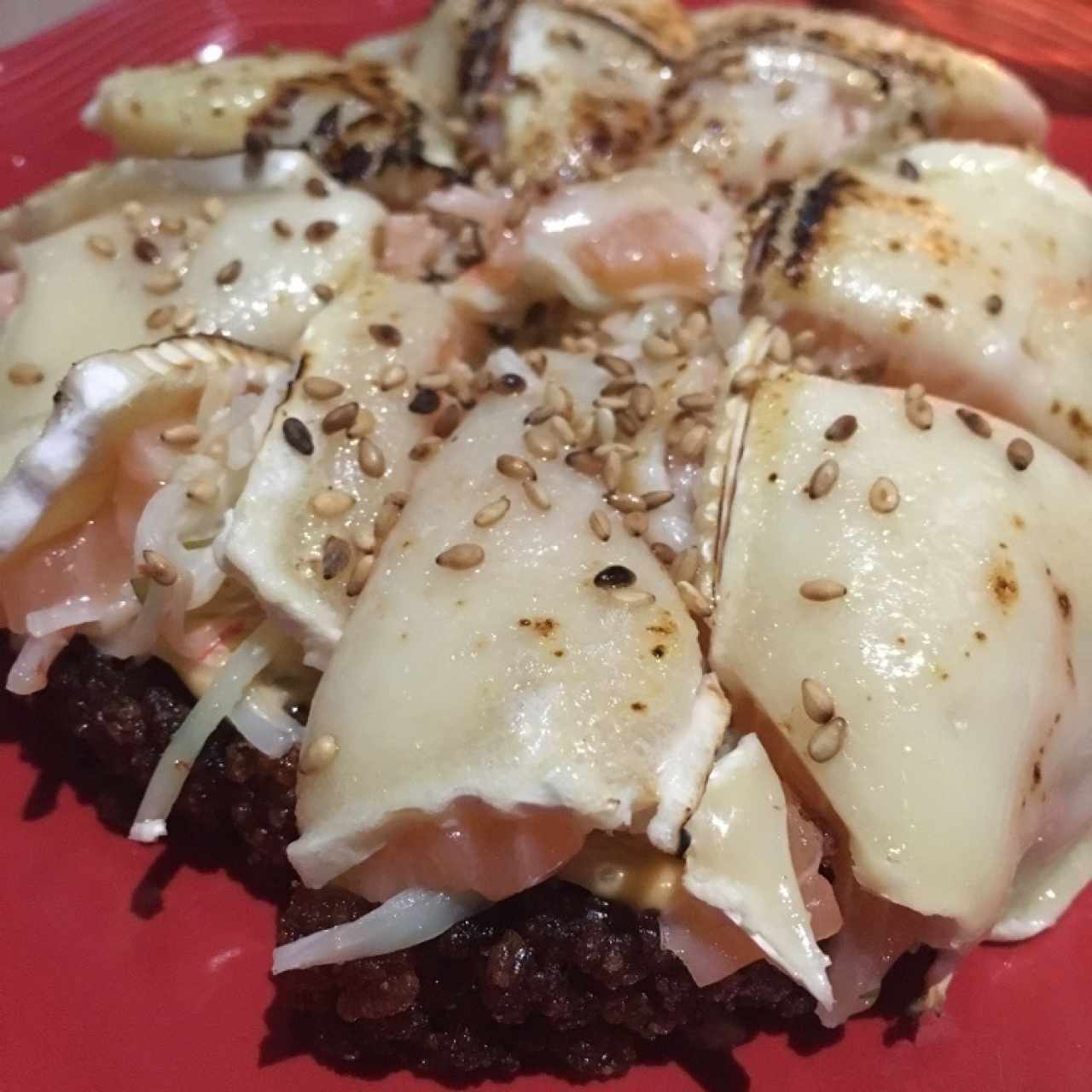 Sushi pizza de atún o salmón