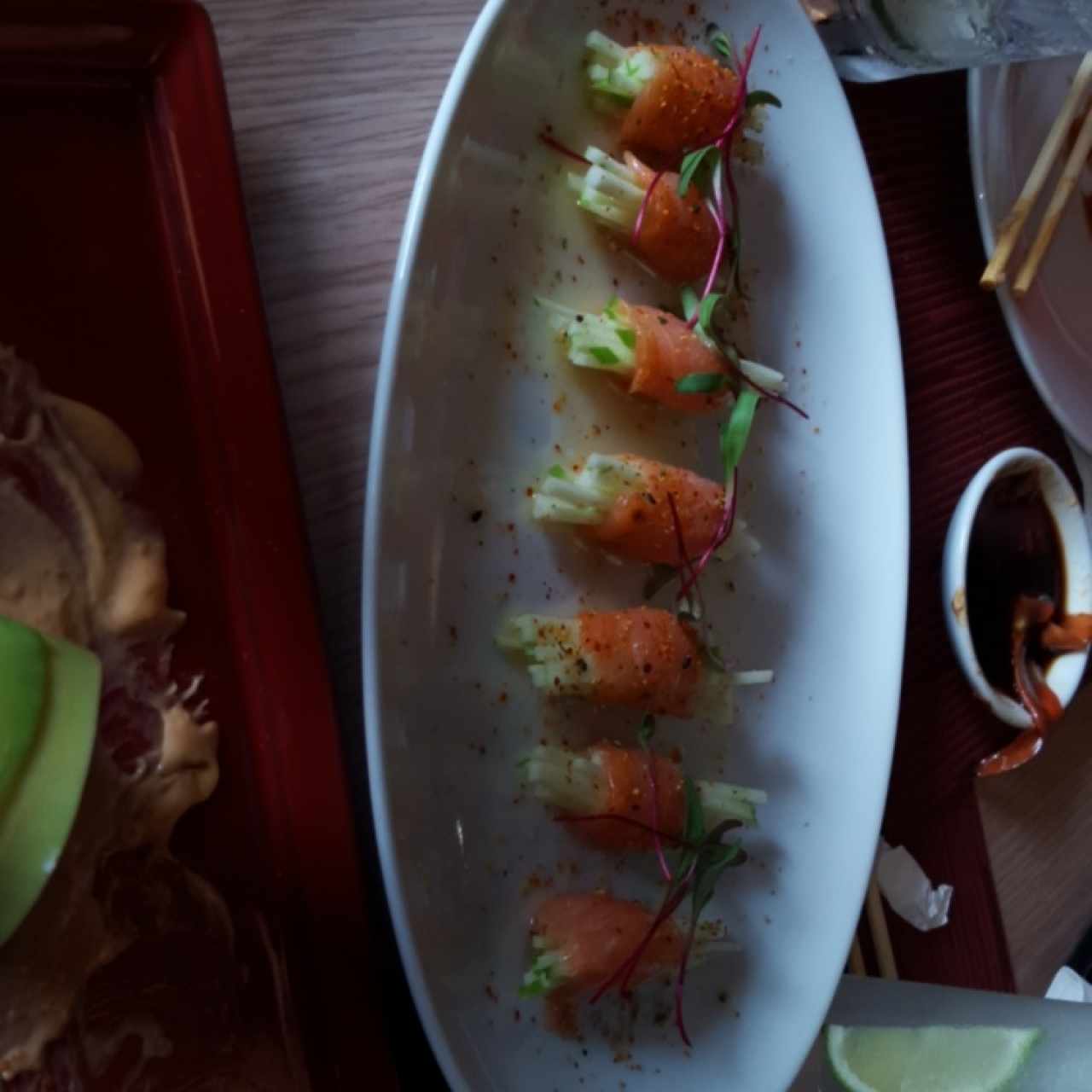 Envoltinis de salmón y manzana