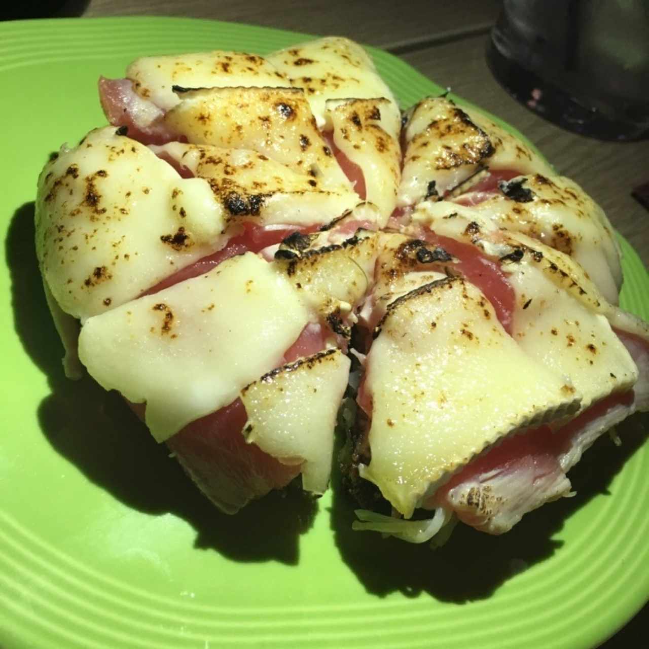 Sushi pizza de atún o salmón