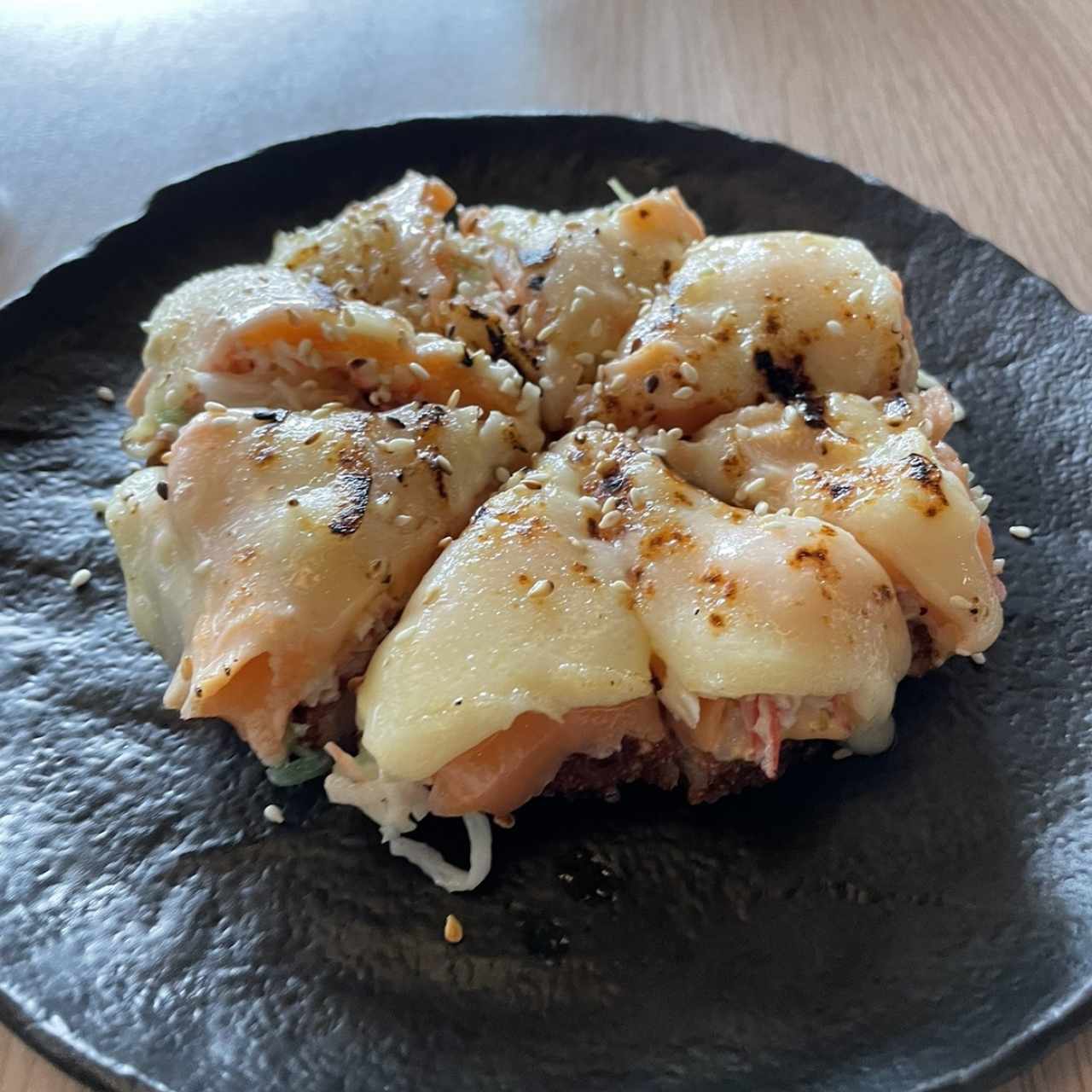 Sushi Pizza de Atún o Salmón