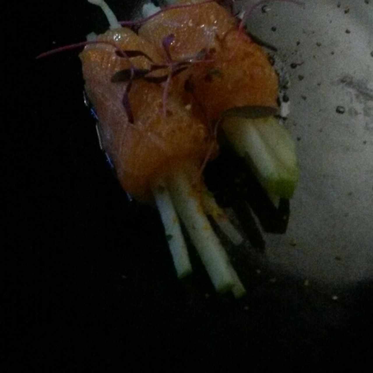 Envoltinis de salmón y manzana