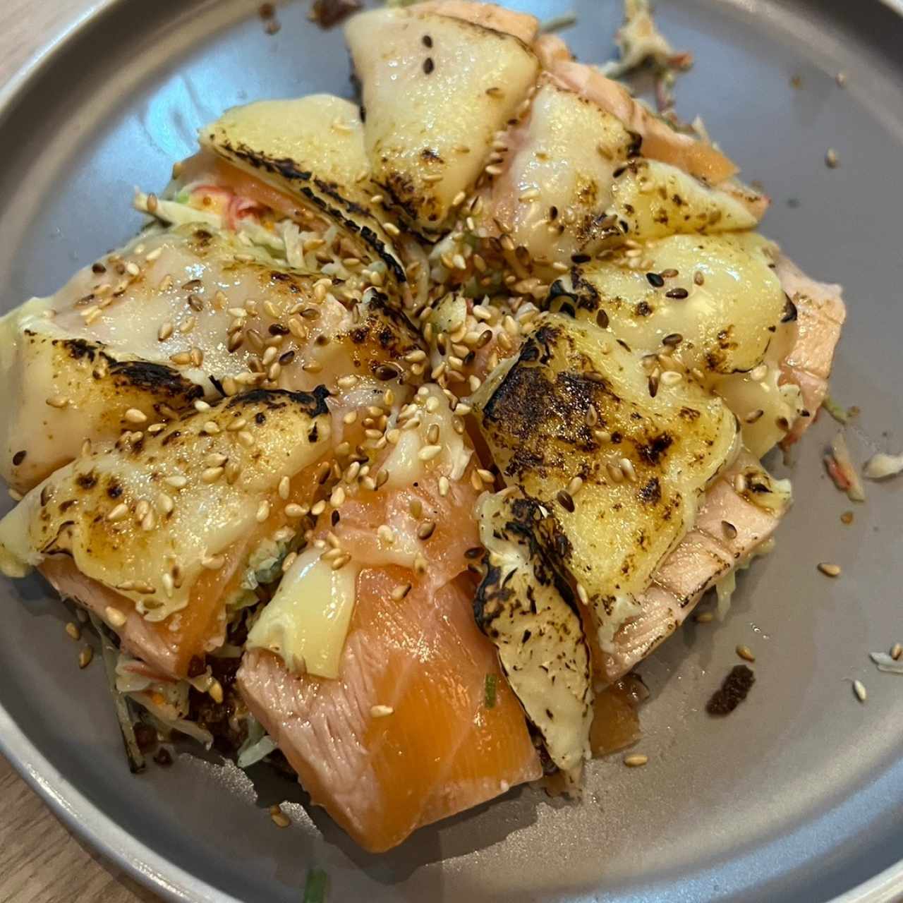 Sushi Pizza de Atún o Salmón