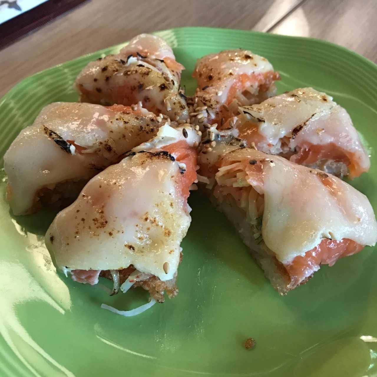 Sushi pizza de atún o salmón