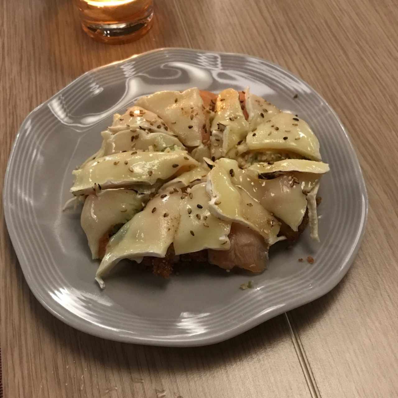 Sushi pizza de atún o salmón