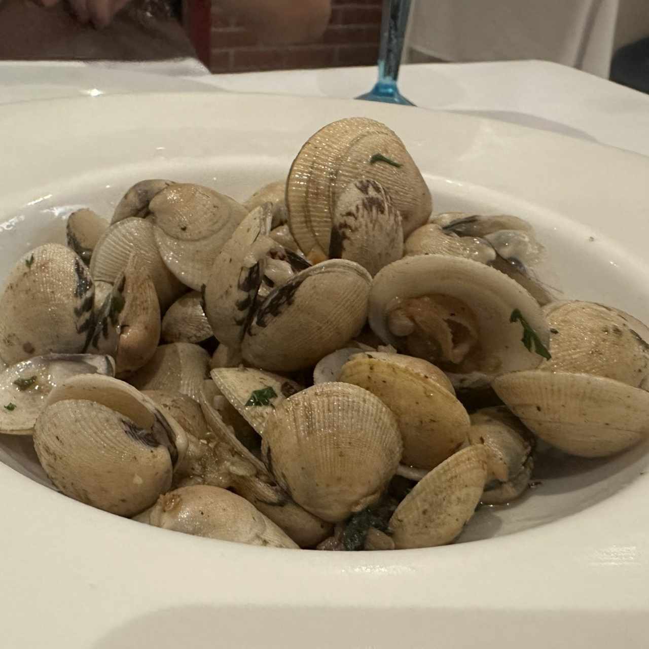 Almejas al ajillo