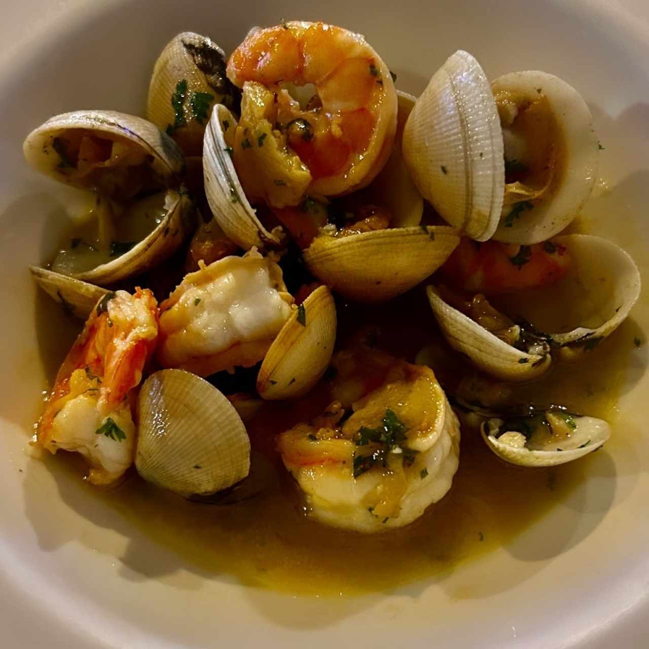 Almejas y Camarones 