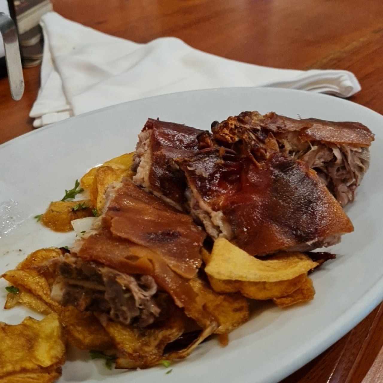 Cochinillo, excelente, como si fuese Mesón de Candido!!!
