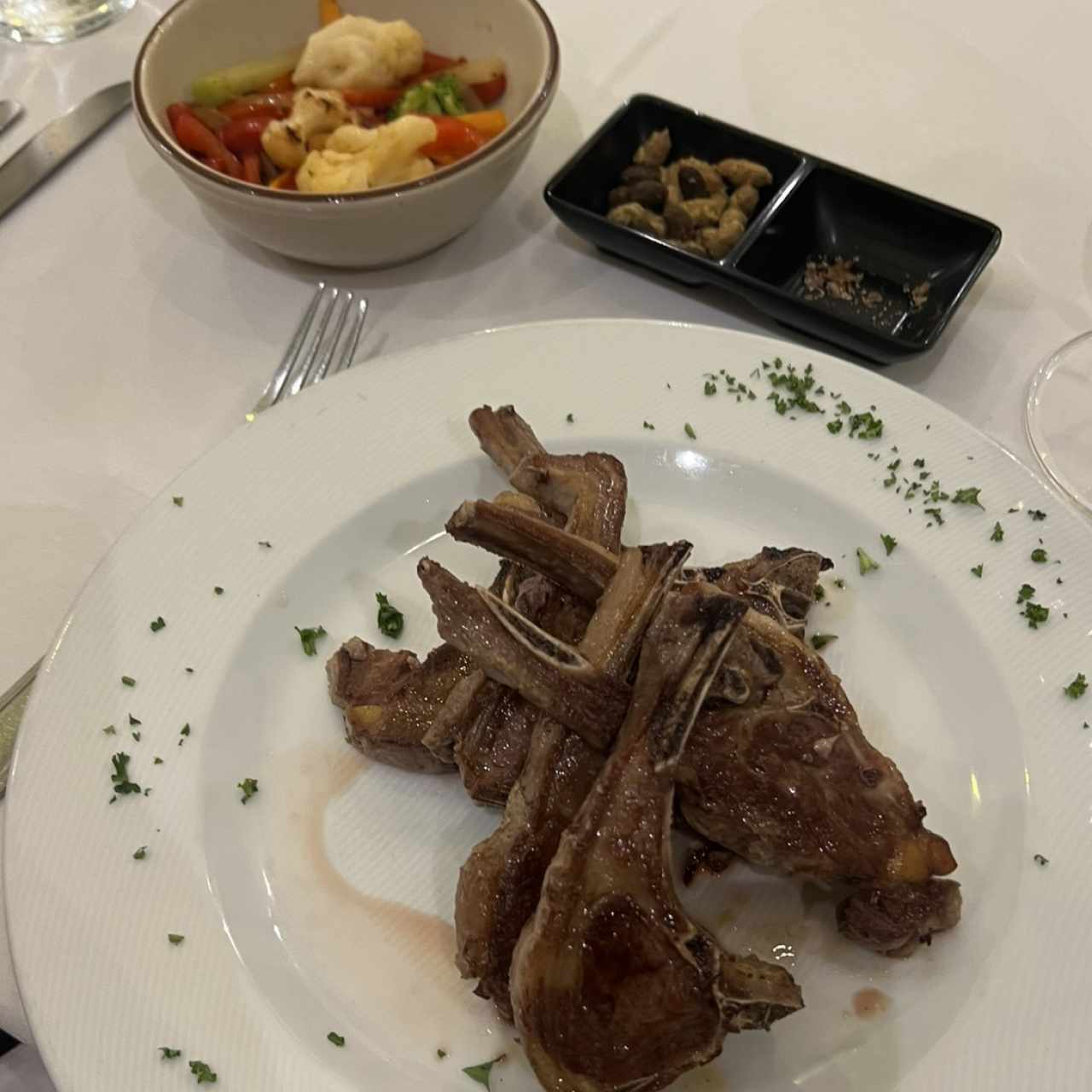 Chuleticas de Cordero a la plancha con Patatas Panaderas