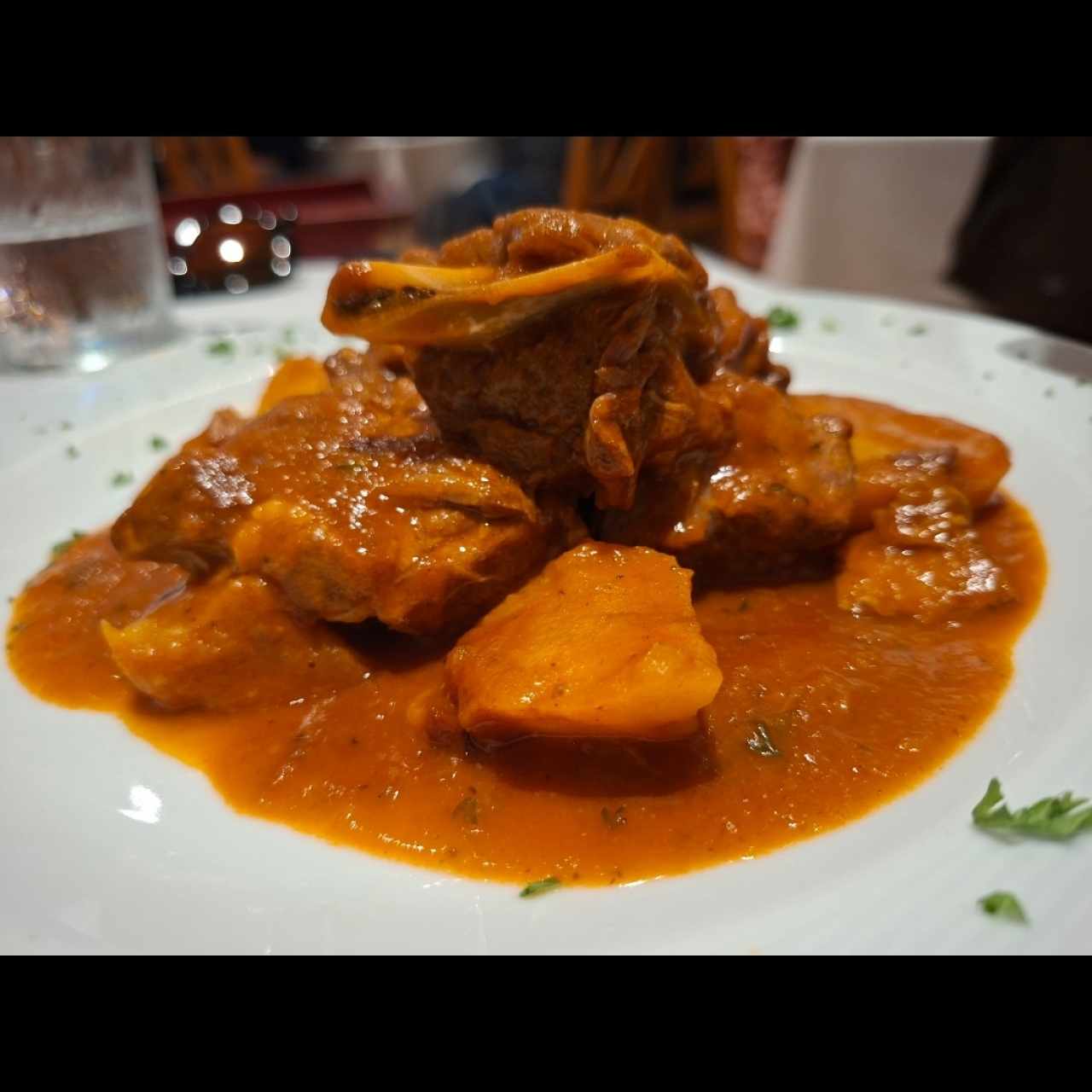 Corderito Lechal Asado en Horno de Leña