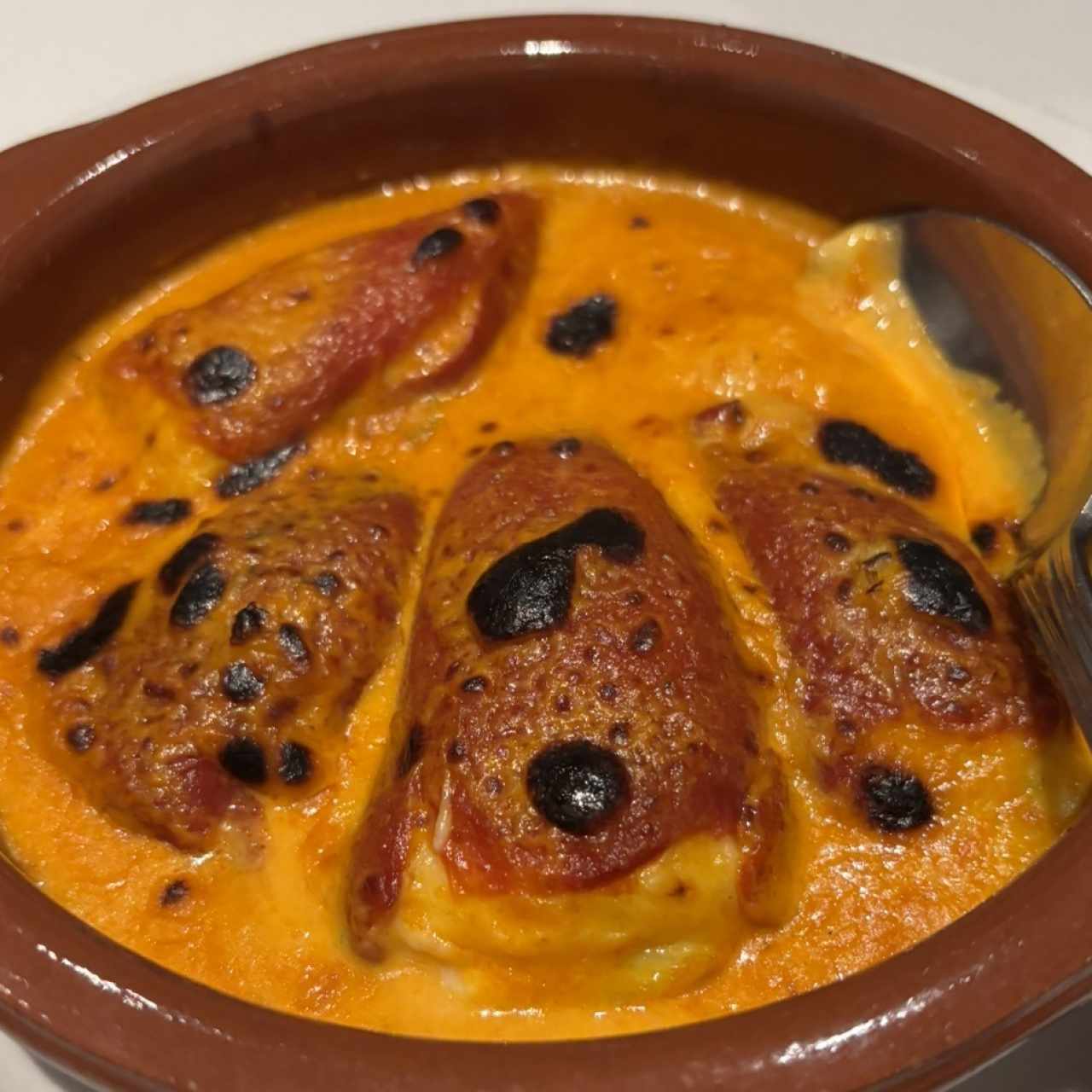 Piquillos de Tolosa Rellenos de Bacalao o Queso de Cabra con Tinta de Calamar