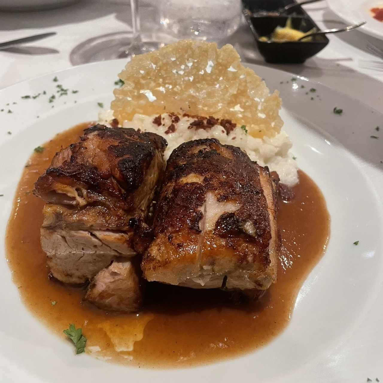 Costilla de lechon en salsa de tamarindo con arroz meloso