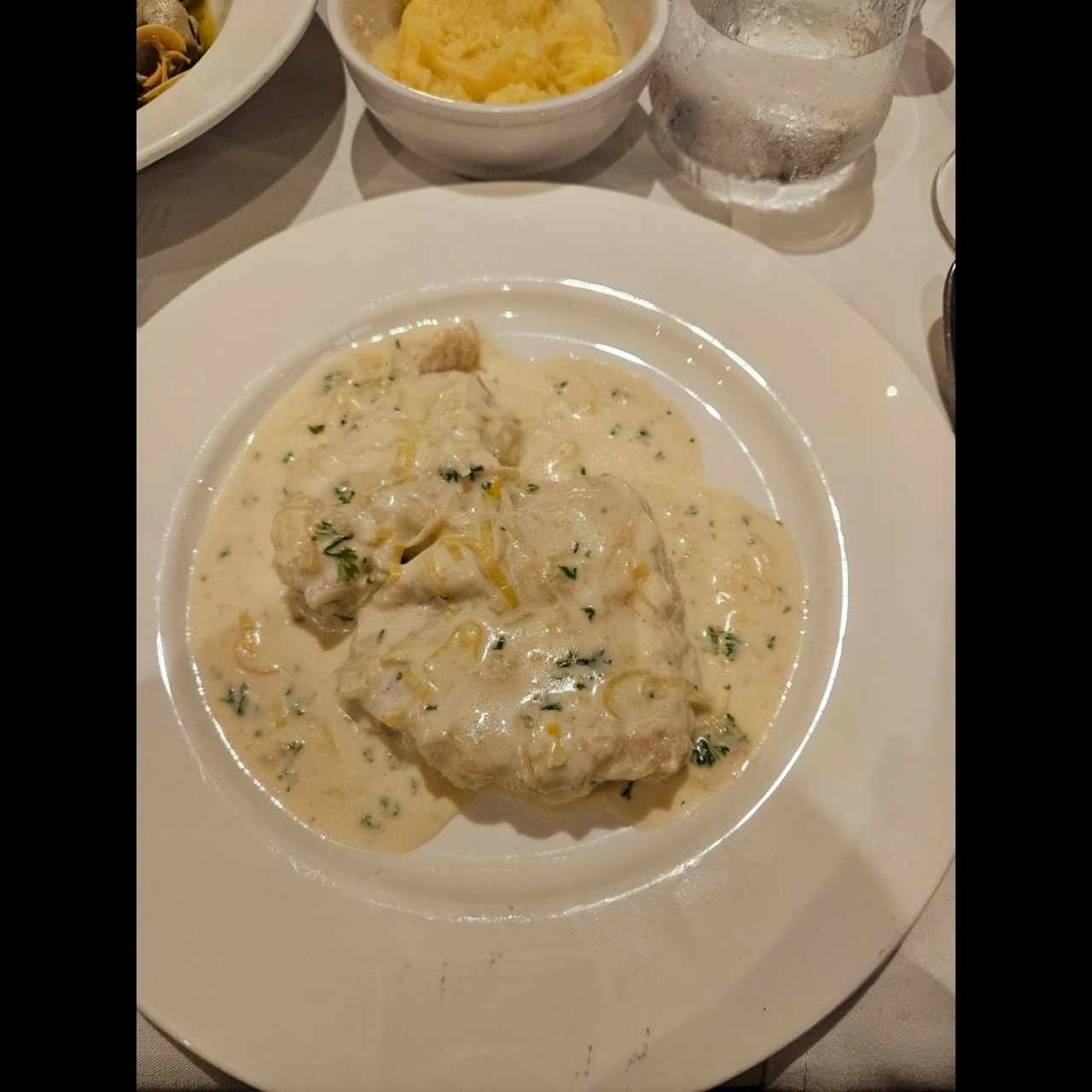 mero a la cava y puerros 