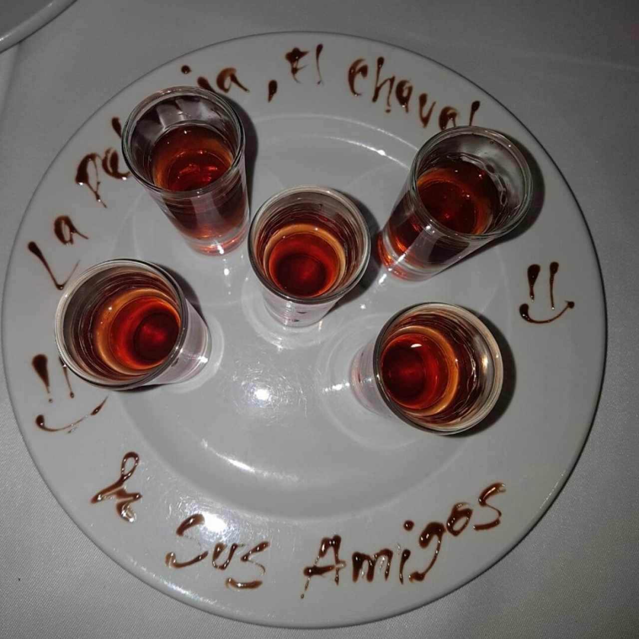y Jorge como siempre destacándose en su atención, vino de cortesía de la casa con un toque muy personal en el decorado. Gracias❤