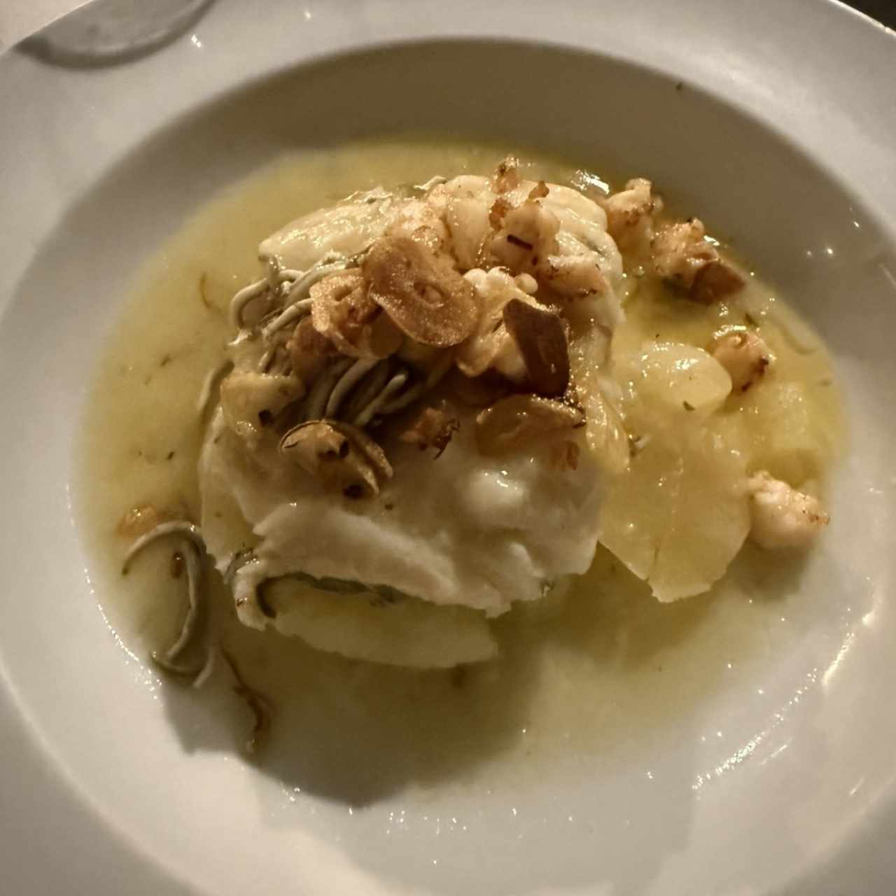 Kokotxas de Bacalao Pil Pil con Puerros y Erizo